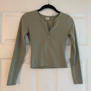 Aritzia/Sunday Best cropped long sleeve sage henley